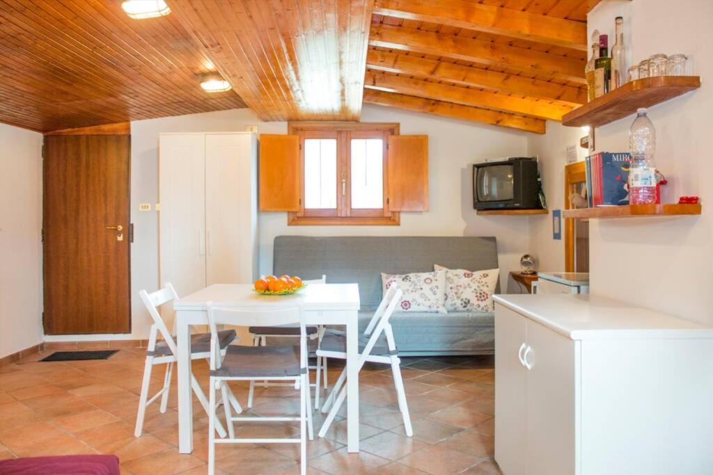 Como Lakeside Cottage - Lakefront Private Garden With Private Access To The Lake Onno Exteriér fotografie